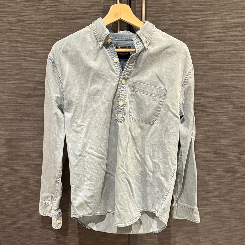 Abercrombie & Fitch Light Blue Casual Shirt Quarter Button Up